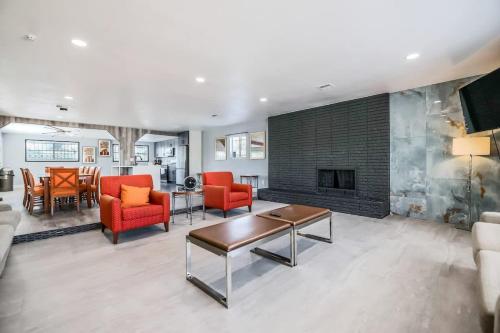 Perfect Sunny Home w Pool Walking to Strip 30m