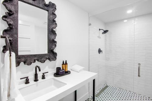 Captain’s Quarters at Anna Maria Island Inn - image 14