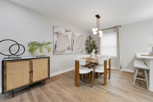 Spacious Family Getaway LCP Collection in Hanover Park (IL)