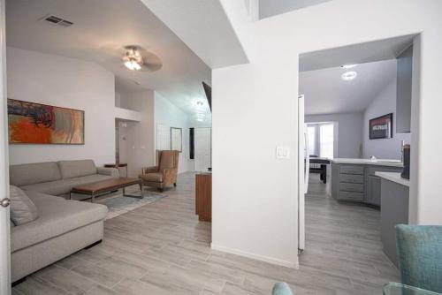 Sophisticated Stay Close to It All