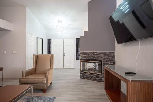 Sophisticated Stay Close to It All