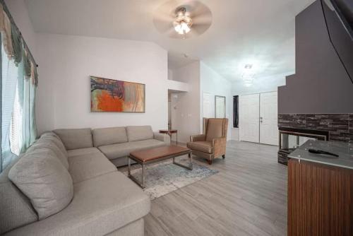 Sophisticated Stay Close to It All