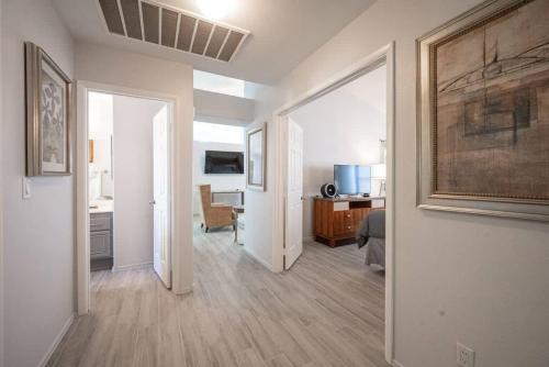 Sophisticated Stay Close to It All