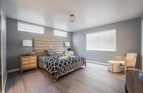 Luxury Meets Vegas Gorgeous Home by the Strip