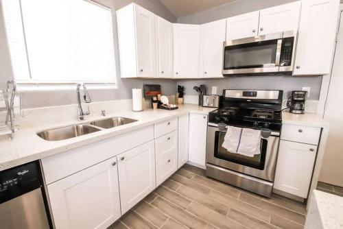 Spacious Stylish and Convenient, Las Vegas (photo 7)