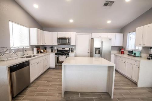 Spacious Stylish and Convenient, Las Vegas (photo 8)