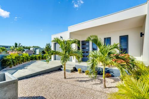 FourVillas with Private Magnesium Pool 3 min to the Beach & Dive Rinse Tank FourVillas with Private Magnesium Pool 3 min to the Beach & Dive Rinse Tank