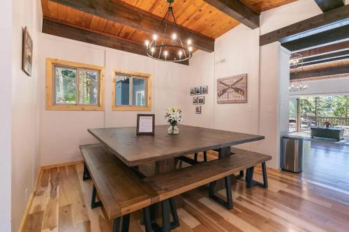 Updated Cabin near Beach&Ski HotTub Sauna Pets EV Updated Cabin near Beach&Ski HotTub Sauna Pets EV