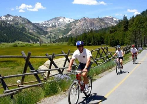 Updated Cabin near Beach&Ski HotTub Sauna Pets EV Updated Cabin near Beach&Ski HotTub Sauna Pets EV