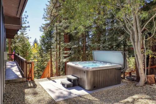 Updated Cabin near Beach&Ski HotTub Sauna Pets EV Updated Cabin near Beach&Ski HotTub Sauna Pets EV