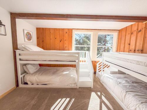 Updated Cabin near Beach&Ski HotTub Sauna Pets EV Updated Cabin near Beach&Ski HotTub Sauna Pets EV