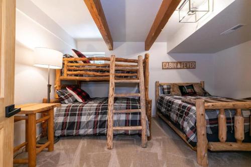 Updated Cabin near Beach&Ski HotTub Sauna Pets EV Updated Cabin near Beach&Ski HotTub Sauna Pets EV