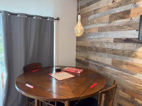 Updated Cabin near Beach&Ski HotTub Sauna Pets EV Updated Cabin near Beach&Ski HotTub Sauna Pets EV