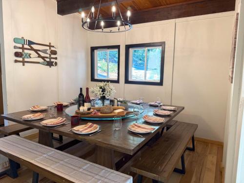 Updated Cabin near Beach&Ski HotTub Sauna Pets EV Updated Cabin near Beach&Ski HotTub Sauna Pets EV