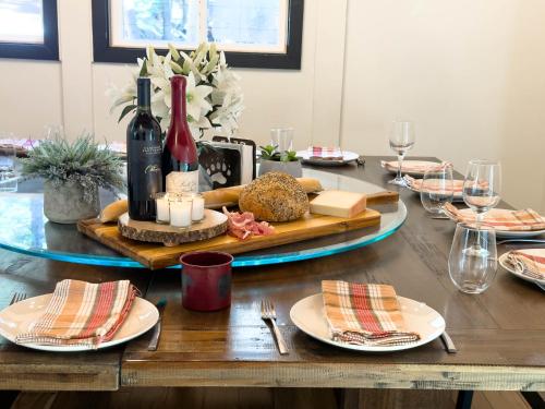 Updated Cabin near Beach&Ski HotTub Sauna Pets EV Updated Cabin near Beach&Ski HotTub Sauna Pets EV