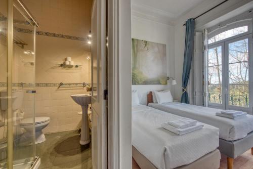 Twin or Triple Room image 3