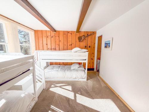 Updated Cabin near Beach&Ski HotTub Sauna Pets EV Updated Cabin near Beach&Ski HotTub Sauna Pets EV