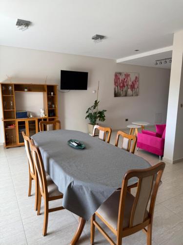 Shared lounge/TV area, Departamento Luz in Plottier