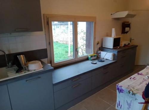 Konyha, Maison conviviale avec jardin à Raslay, 80 m² (Maison conviviale avec jardin a Raslay, 80 m²) in Morton (Poitou-Charentes)