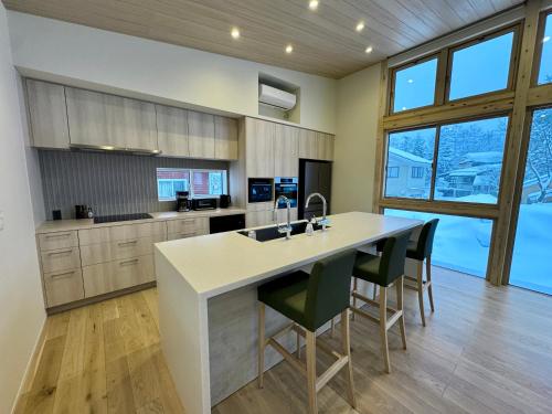 KYLA by Hakuba White Fox, Echoland Luxe w Mountain Views