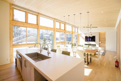 KYLA by Hakuba White Fox, Echoland Luxe w Mountain Views