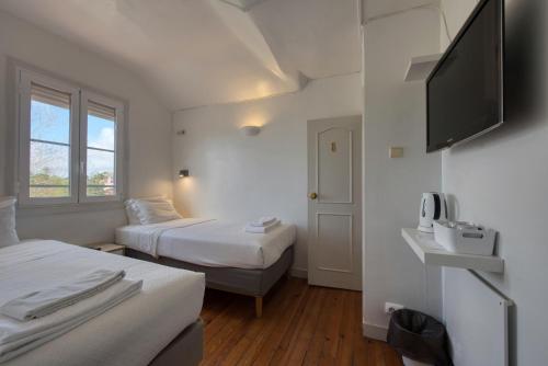 Standard Twin Room image 2