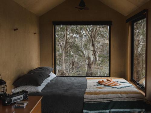 . Remote Off-Grid Cabin Hidden in Nature - Hot Tub - Vera