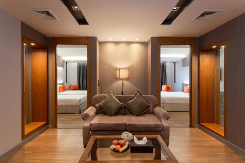 room detail thumbnail 1