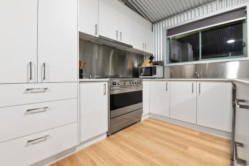 Kitchen, Lake Victoria Lodge, Rufus in Murtho