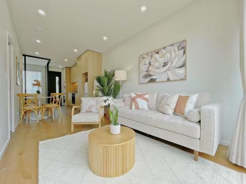Modern 2-Bedroom Townhouse in Grey Lynn, Auckland