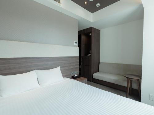 Double Room image 10