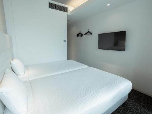 Twin Room image 10
