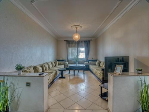 공용 라운지/TV 시청 구역, Appartement spacieux à 2 pas de Souk El Had (Appartement spacieux a 2 pas de Souk El Had) in 시디 유세프