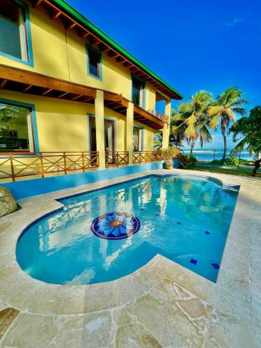 Windancer Beachfront Villa in Las Picuas