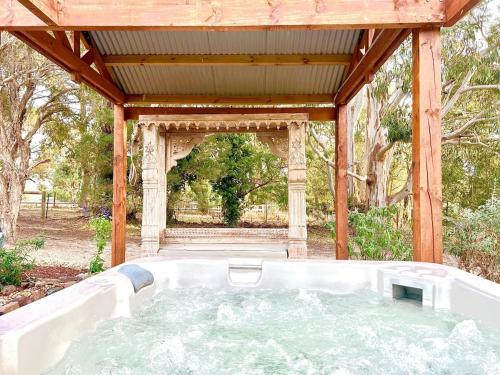 Dārzs, The Temple - Country Farm Retreat in Don Valley