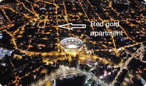 Red gold apartment, Pola (Pula)