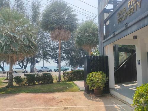 BEACH APARTMENT