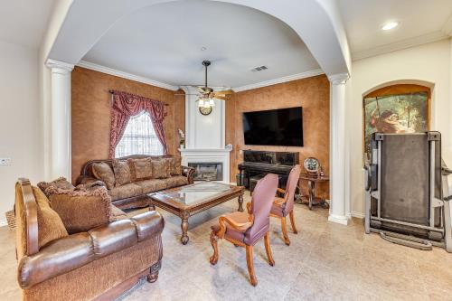 Upscale Triplex with Pool Access in Riverside!