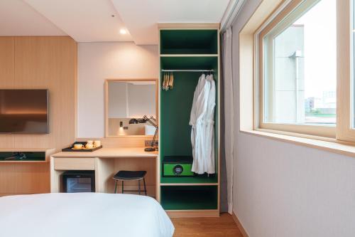 3 twin beds