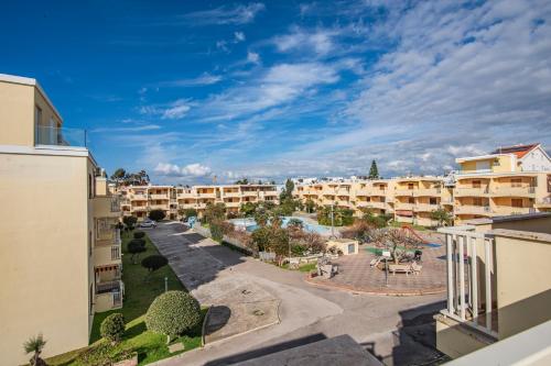 Coral House with Shared Pool and Sea View - Happy Rentals