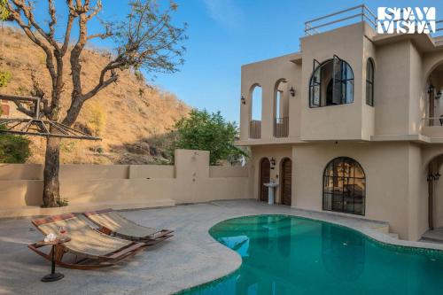 StayVista at Vanya Veda with Bathtub, Pool & Lawn