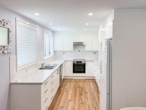 32 Degrees South, 40 Government Rd - Pet Friendly, Linen, Air Con, WiFi – khách sạn tại Vịnh Shoal