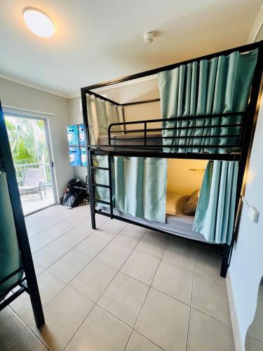 Noosa Flashpackers Room Type - 4 Bed Share + Attached Ensuite