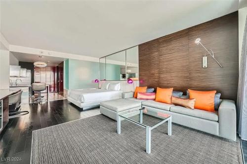 Incredible Penthouse Strip Views Balcony Access 52320, Las Vegas (photo 4)