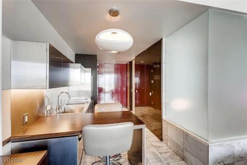 Incredible Penthouse Strip Views Balcony Access 52320, Las Vegas (photo 5)