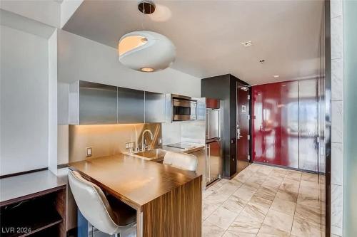 Incredible Penthouse Strip Views Balcony Access 52320, Las Vegas (photo 6)
