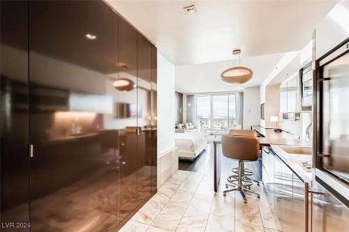 Incredible Penthouse Strip Views Balcony Access 52320, Las Vegas (photo 7)