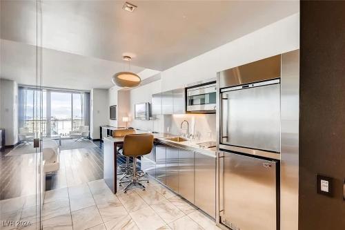 Incredible Penthouse Strip Views Balcony Access 52320, Las Vegas (photo 8)