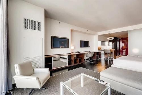 Incredible Penthouse Strip Views Balcony Access 52320, Las Vegas (photo 9)
