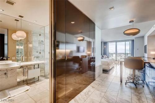 Incredible Penthouse Strip Views Balcony Access 52320, Las Vegas (photo 10)